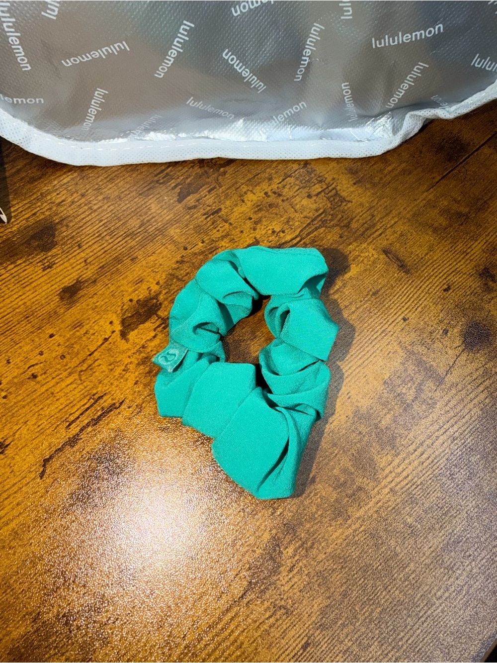 Lululemon Uplifting Scrunchie in Kelly Green